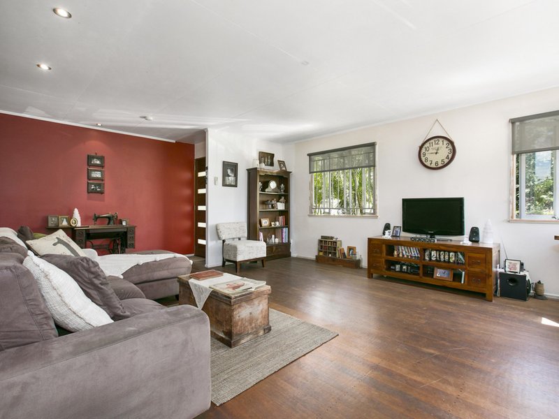 Photo - 129 Dunbar Street, Mount Gravatt East QLD 4122 - Image 3