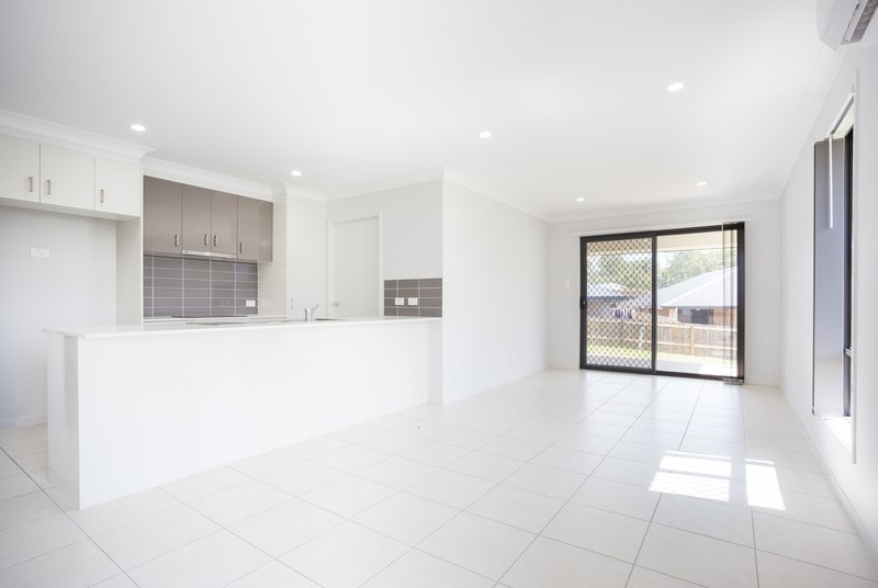 Photo - 1/29 Goldfinch Street, Redbank Plains QLD 4301 - Image 3