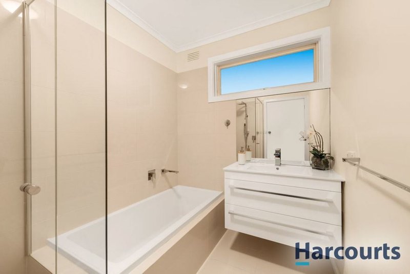 Photo - 1/29 Gresford Road, Wantirna VIC 3152 - Image 6