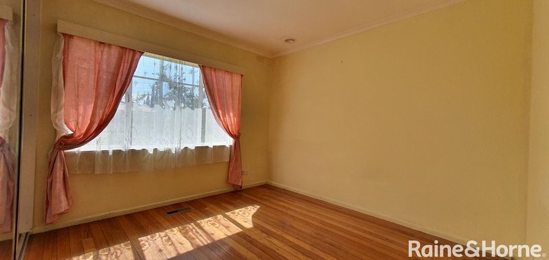 Photo - 1/29 Henry Street, St Albans VIC 3021 - Image 5