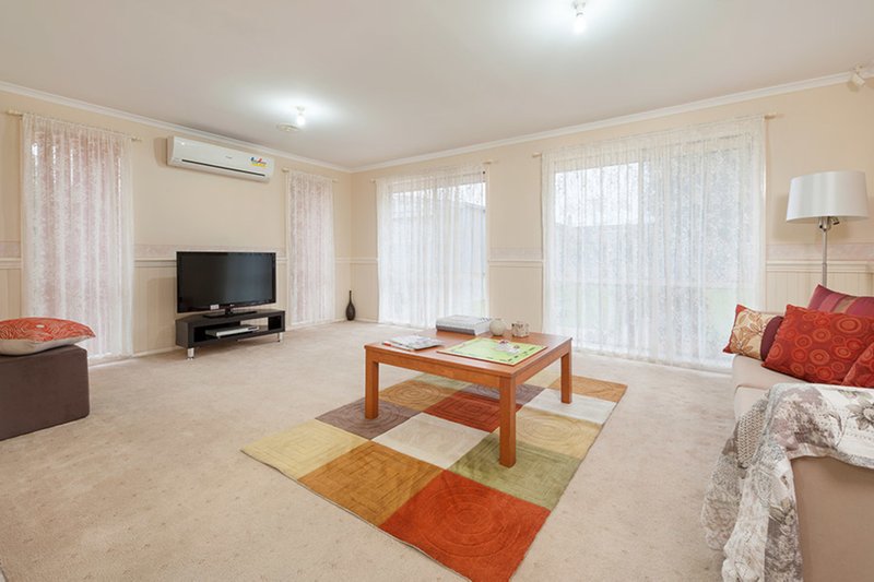 Photo - 129 Hothlyn Drive, Craigieburn VIC 3064 - Image 5