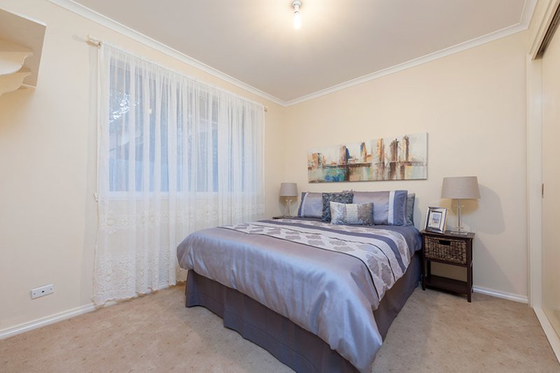 Photo - 129 Hothlyn Drive, Craigieburn VIC 3064 - Image 9