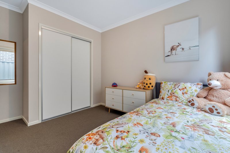 Photo - 129 Huntington Drive, Craigieburn VIC 3064 - Image 12