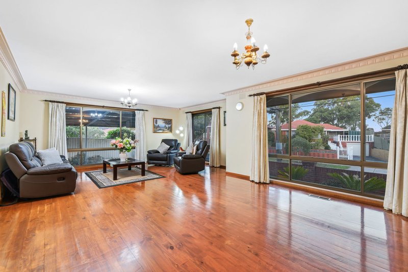 Photo - 129 Kingsclere Avenue, Keysborough VIC 3173 - Image 3