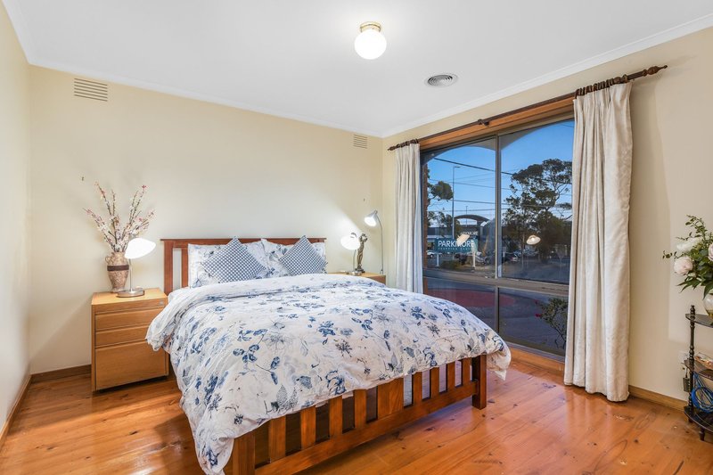 Photo - 129 Kingsclere Avenue, Keysborough VIC 3173 - Image 8