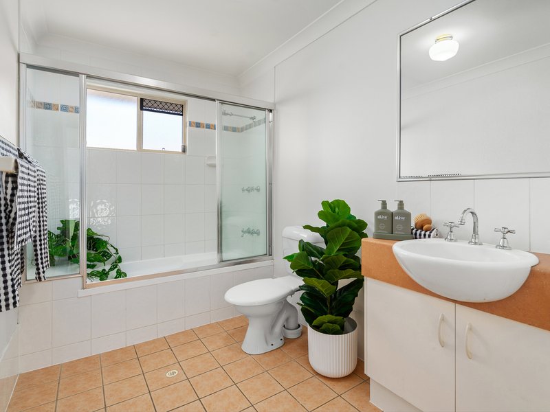 Photo - 1/29 Oatland Crescent, Holland Park West QLD 4121 - Image 14