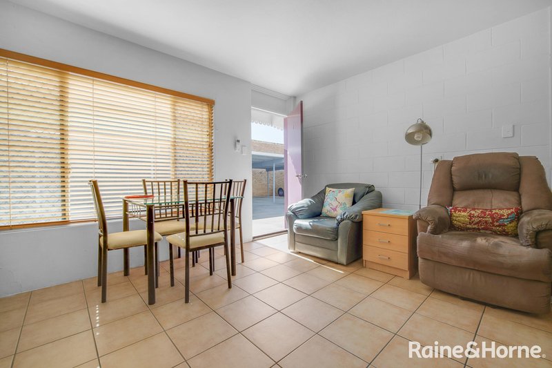 Photo - 1/29 Off Street, Gladstone Central QLD 4680 - Image 4