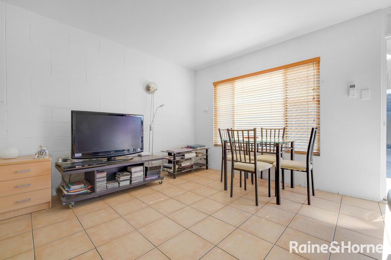 Photo - 1/29 Off Street, Gladstone Central QLD 4680 - Image 5