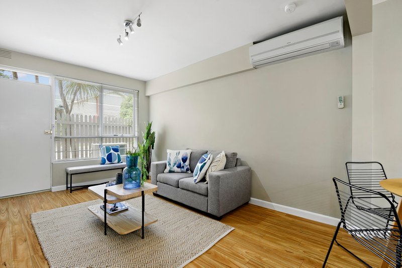 Photo - 1/29 Rosella Street, Murrumbeena VIC 3163 - Image 2