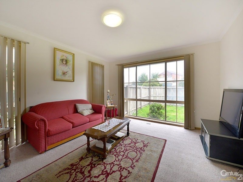 Photo - 1/29 Sandalwood Drive, Oakleigh South VIC 3167 - Image 2