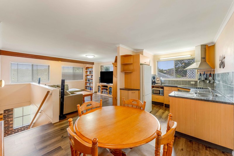 Photo - 129 Sapphire Street, Holland Park QLD 4121 - Image 4