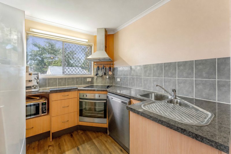 Photo - 129 Sapphire Street, Holland Park QLD 4121 - Image 5