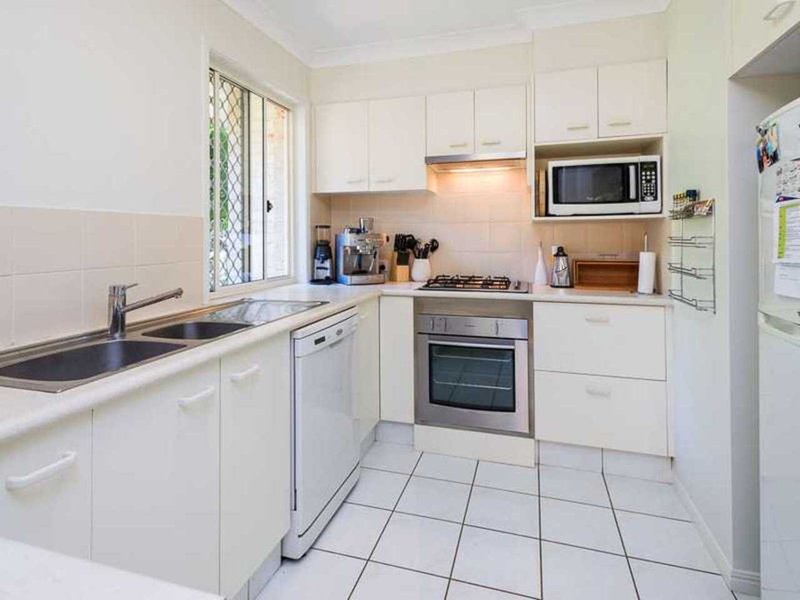 Photo - 1/29 Thornleigh Crescent, Varsity Lakes QLD 4227 - Image 6