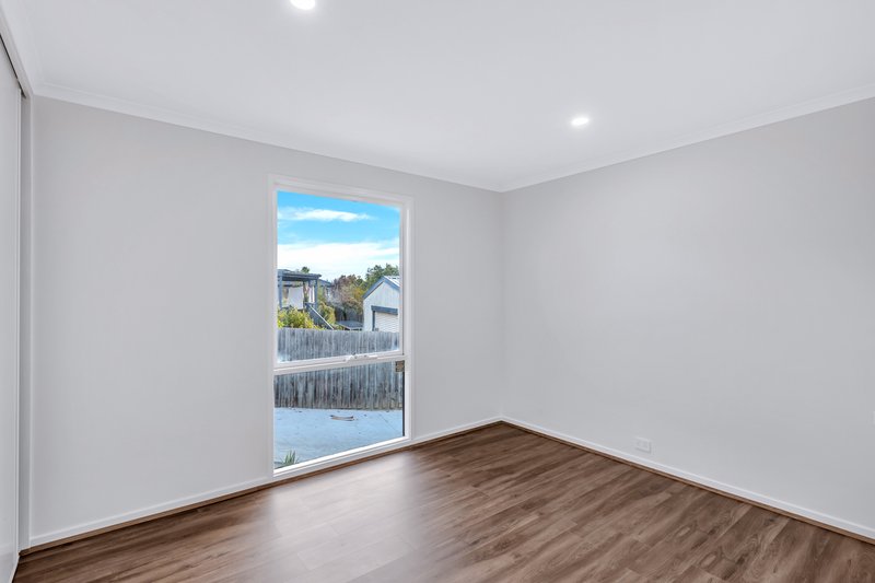 Photo - 1/29 Willow Drive, Hampton Park VIC 3976 - Image 5