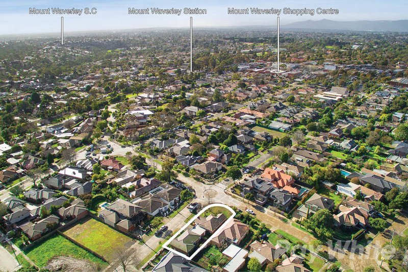 Photo - 1&2/9 Woodstock Road, Mount Waverley VIC 3149 - Image 2