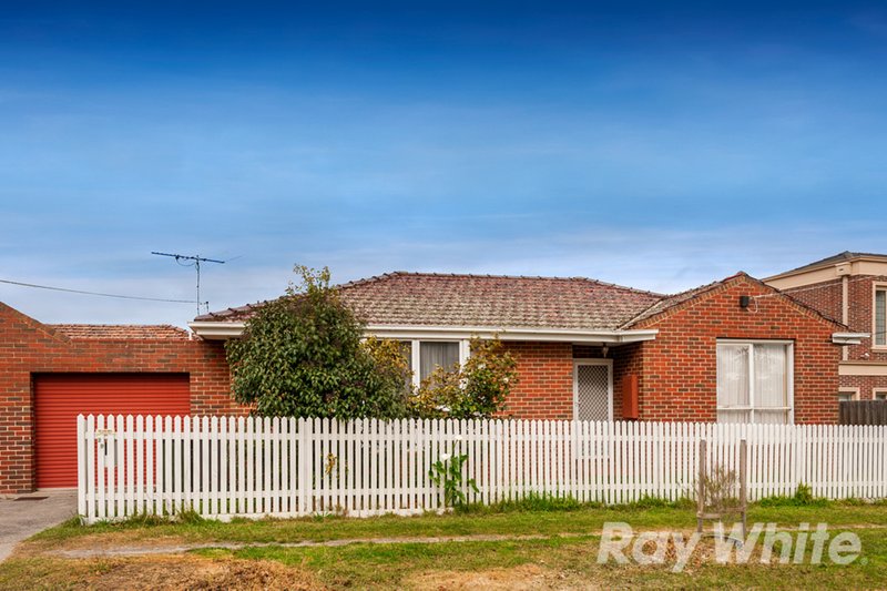 Photo - 1&2/9 Woodstock Road, Mount Waverley VIC 3149 - Image 4