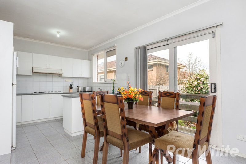 Photo - 1&2/9 Woodstock Road, Mount Waverley VIC 3149 - Image 5