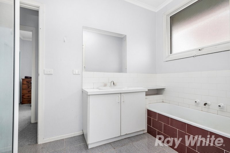 Photo - 1&2/9 Woodstock Road, Mount Waverley VIC 3149 - Image 10