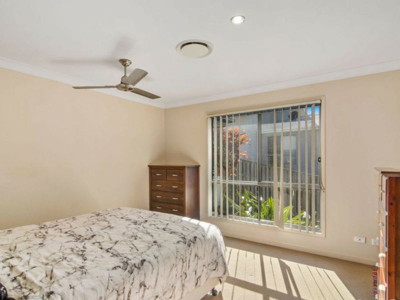 Photo - 129 Wunburra Circle, Pacific Pines QLD 4211 - Image 6