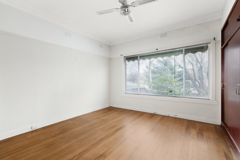 Photo - 1/294 Warrigal Road, Oakleigh South VIC 3167 - Image 4