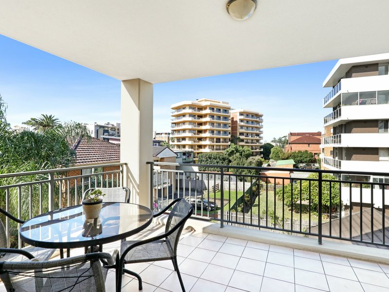 Photo - 12/97 Corrimal Street, Wollongong NSW 2500 - Image 2