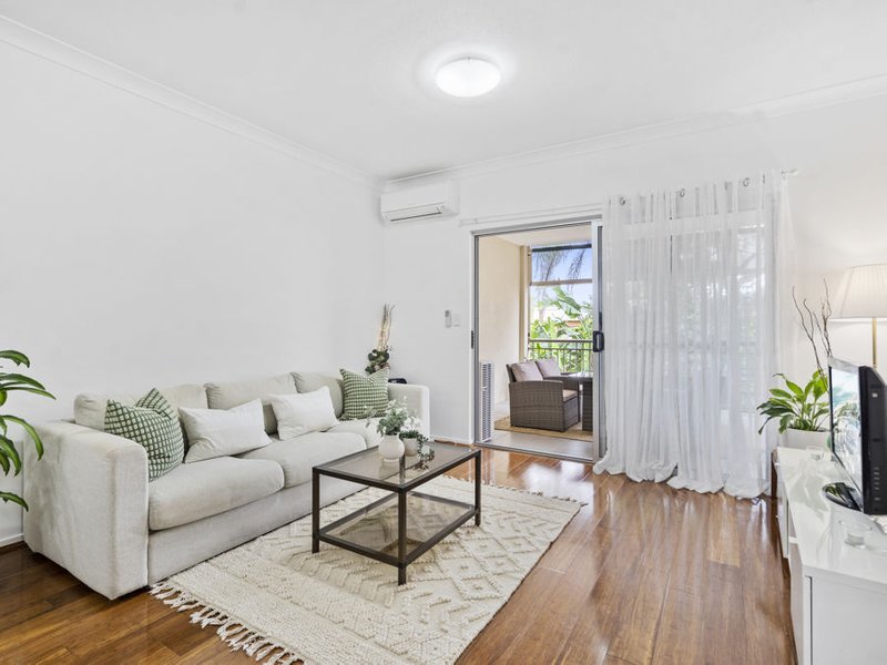 Photo - 1/298 Cavendish Road, Coorparoo QLD 4151 - Image 1