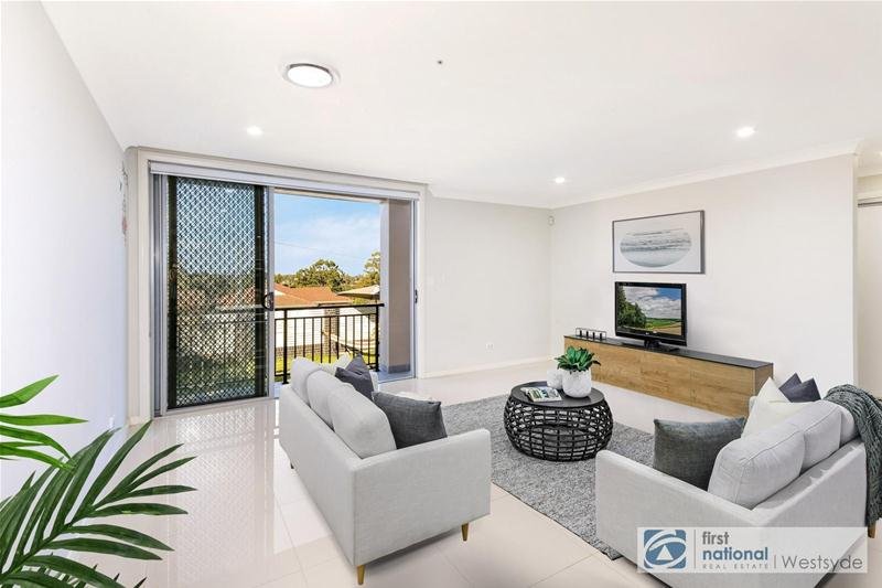 Photo - 1/299 Flushcombe Road, Blacktown NSW 2148 - Image 2