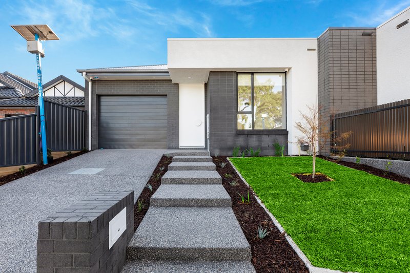 Photo - 12A Golf Links Drive, Mill Park VIC 3082 - Image 2