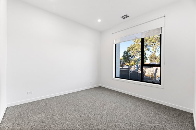 Photo - 12A Golf Links Drive, Mill Park VIC 3082 - Image 5
