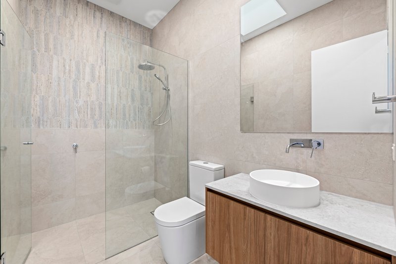 Photo - 12A Golf Links Drive, Mill Park VIC 3082 - Image 7