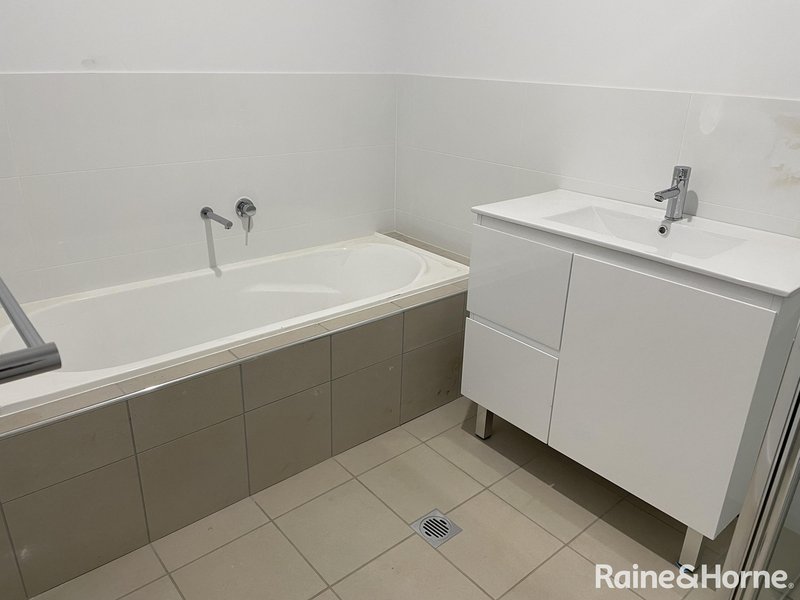 Photo - 12A Grand Meadows Drive, North Tamworth NSW 2340 - Image 6