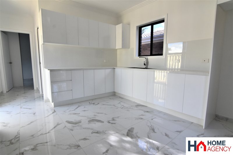 Photo - 12a Hampshire Place, Wakeley NSW 2176 - Image 4