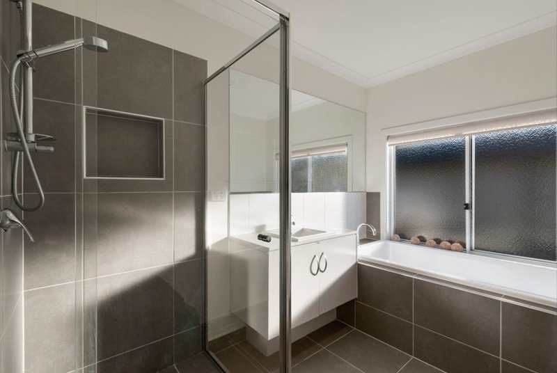 Photo - 12A Hemingford Road, Bentleigh East VIC 3165 - Image 5