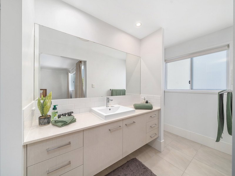 Photo - 12A Palmtree Avenue, Scarborough QLD 4020 - Image 15