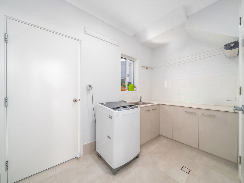 Photo - 12A Palmtree Avenue, Scarborough QLD 4020 - Image 25