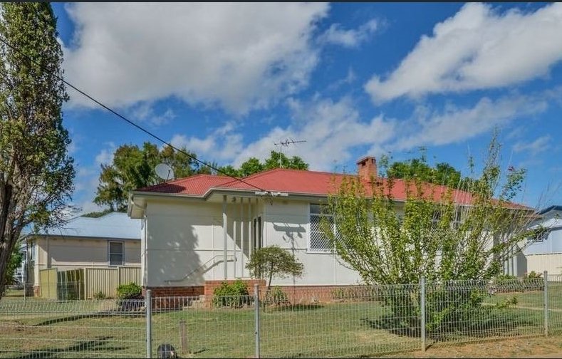 12a Thompson Crescent, Tamworth NSW 2340