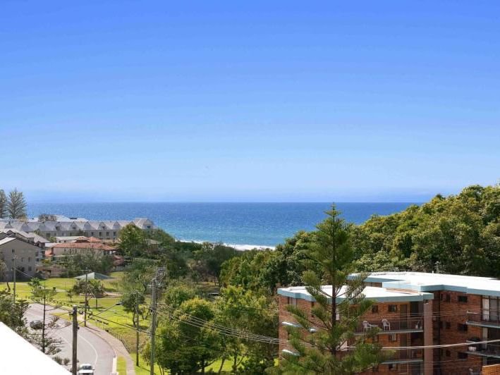Photo - 12B Teemangum Street, Tugun QLD 4224 - Image 6