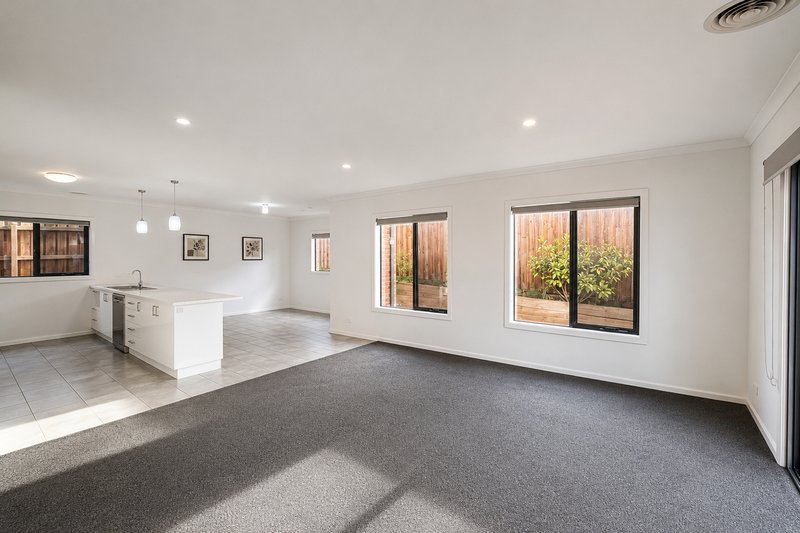 Photo - 12B Wyuna Parade, Belmont VIC 3216 - Image 4