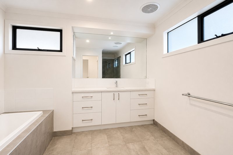 Photo - 12B Wyuna Parade, Belmont VIC 3216 - Image 9
