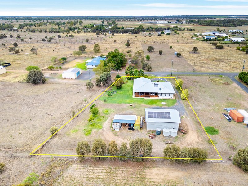 Photo - 12C Edgewood Drive, Emerald QLD 4720 - Image 3