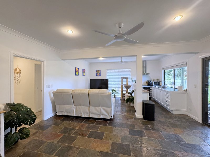 Photo - 13-15 John Nielsen Court, Worongary QLD 4213 - Image 4