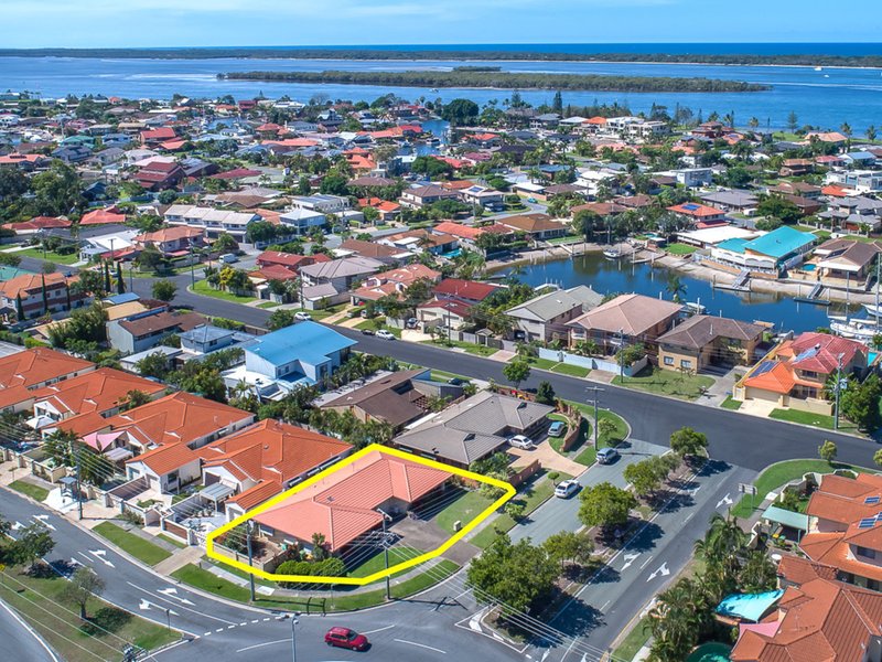 1/3 & 2/3 Lae Place, Runaway Bay QLD 4216