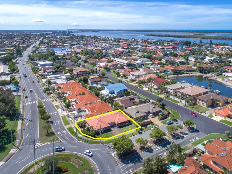 Photo - 1/3 & 2/3 Lae Place, Runaway Bay QLD 4216 - Image 2