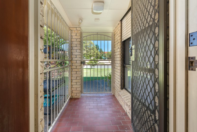 Photo - 1/3 & 2/3 Lae Place, Runaway Bay QLD 4216 - Image 4