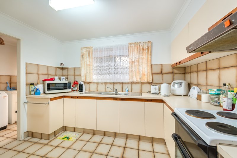 Photo - 1/3 & 2/3 Lae Place, Runaway Bay QLD 4216 - Image 7