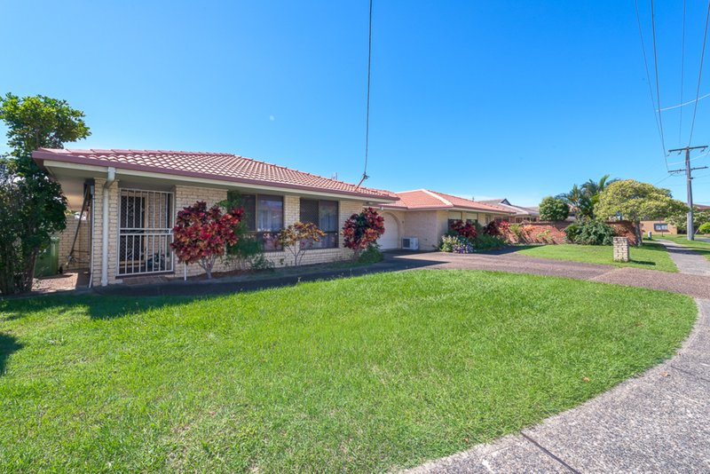 Photo - 1/3 & 2/3 Lae Place, Runaway Bay QLD 4216 - Image 13