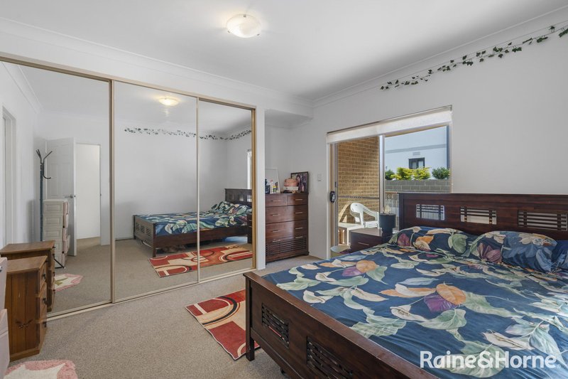 Photo - 1/3-5 Shortland Street, Point Frederick NSW 2250 - Image 5
