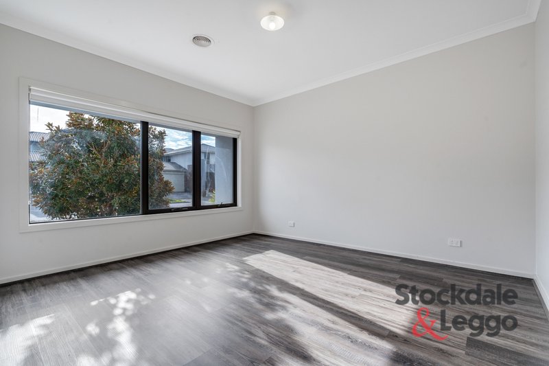 Photo - 13 Abloom View, Mickleham VIC 3064 - Image 5