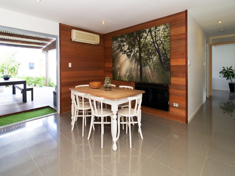 Photo - 13 Achilles Drive, Springwood QLD 4127 - Image 5