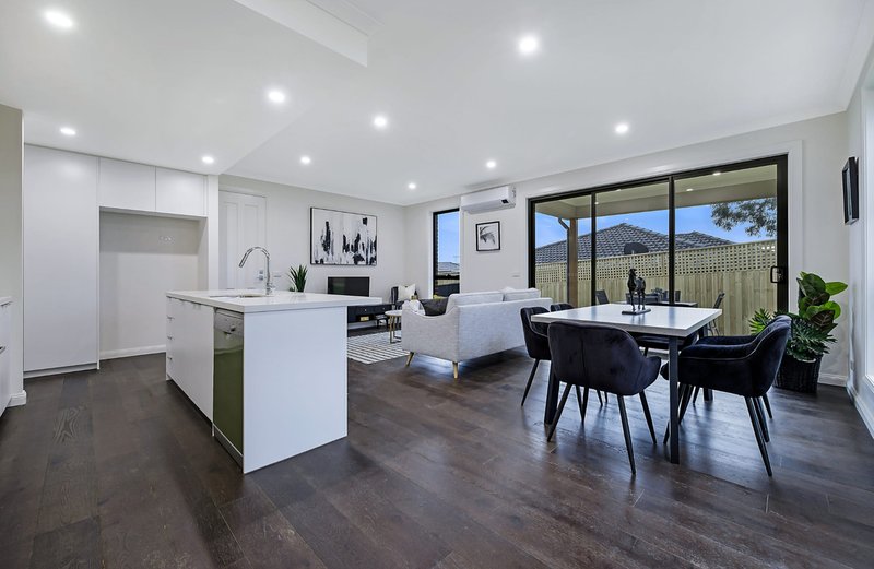 Photo - 1/3 Adrienne Crescent, Mount Waverley VIC 3149 - Image 2